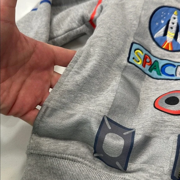 Mini Boden gray space astronaut fleece lined hooded sweatshirt size 2-3 🚀🧑🏼🚀 - Picture 2 of 9
